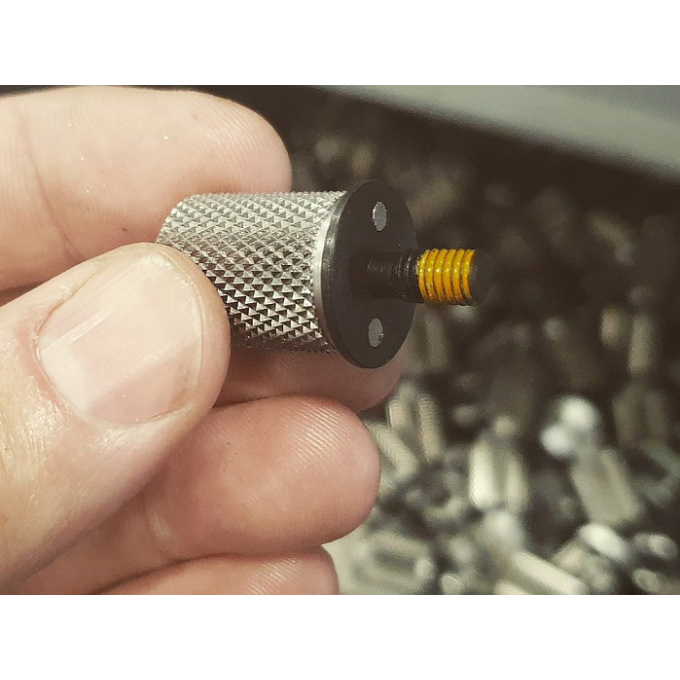 Nástroj na povolení nebo utažení QSC šroubu