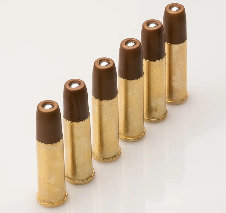 Ukázka nabitých patron s kovovou kuličkou uvnitř