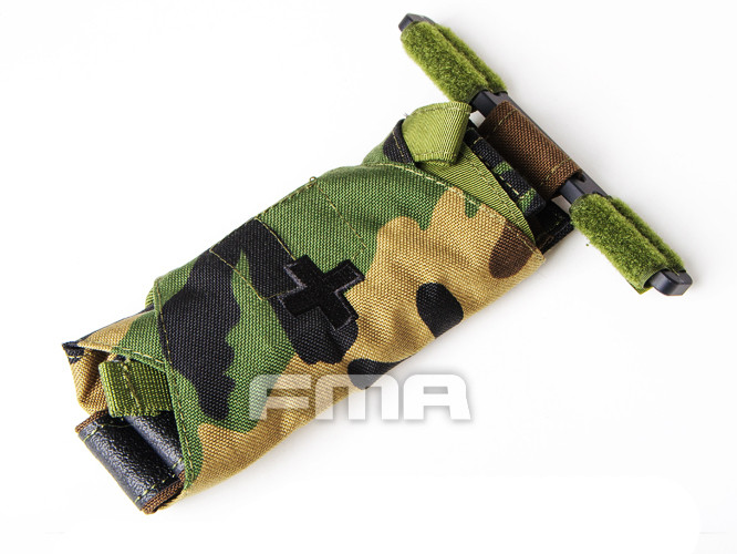 FMA QH Tourniquet atrapa škrtidla s MOLLE uchycením  - Woodland