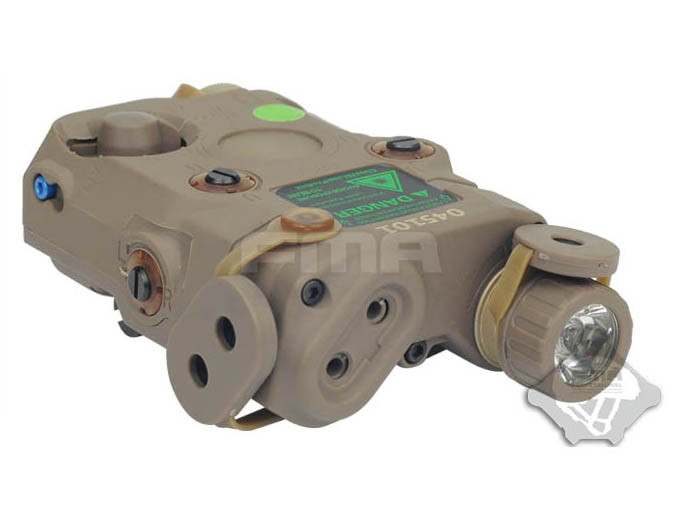 Levně FMA AN/PEQ15 Upgrade Version - bílá LED svítilna + zelený laser s IR krytkami + IR přísvit, pískový